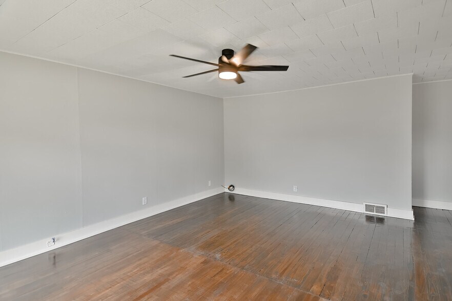 Building Photo - 706 Wood Ave