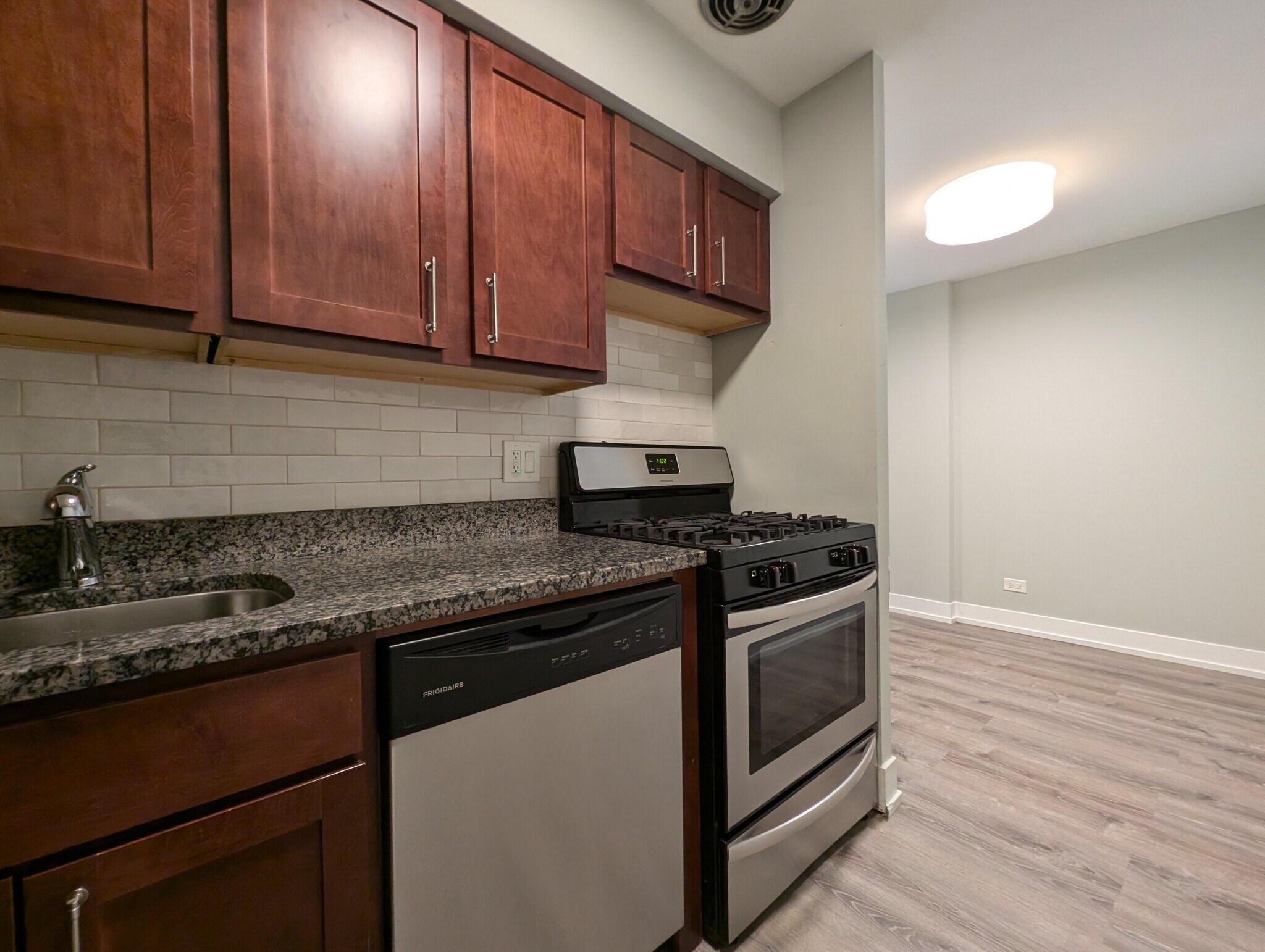 Building Photo - 511 W Barry Ave