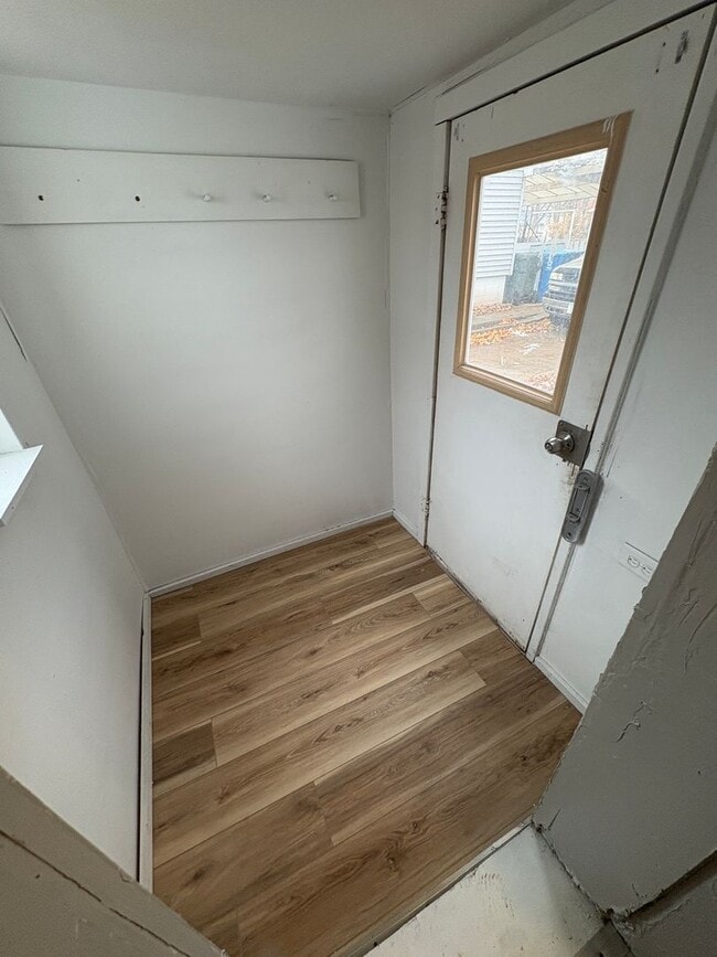 Building Photo - 2 Bed House for Rent!