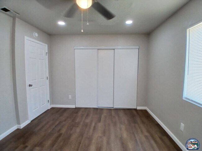 Building Photo - 305 N Lake Ave