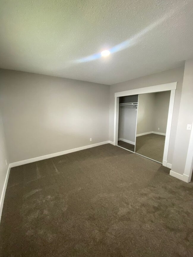 Building Photo - 20/22 Poplar Ave.