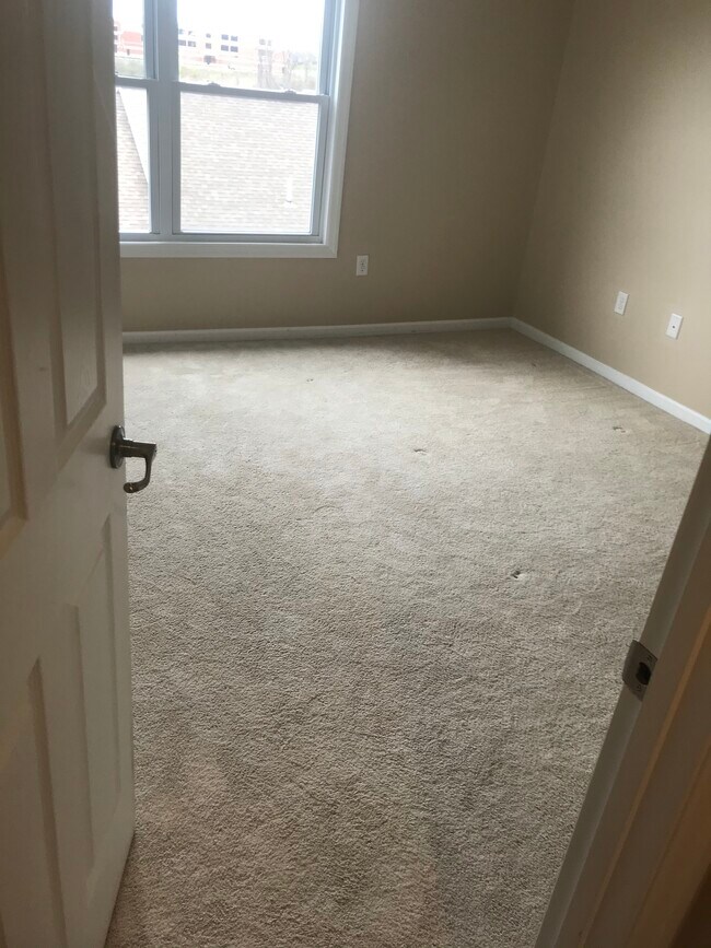 Building Photo - 202 Suncrest Ter