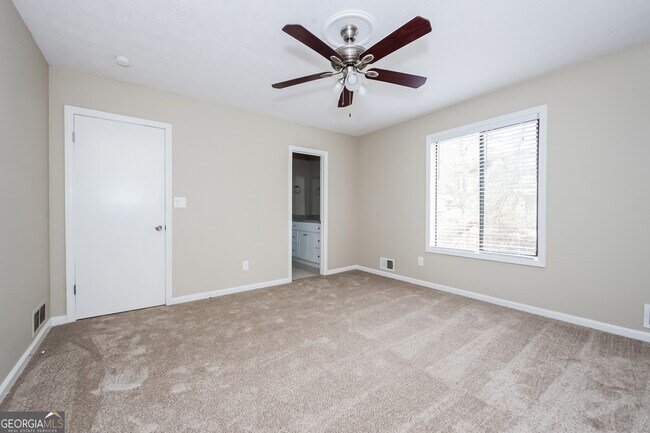 Building Photo - 120 Avalon Way