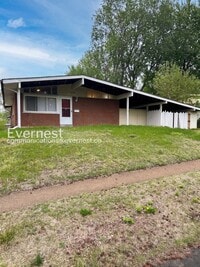 Building Photo - 560 Jamaica Pl