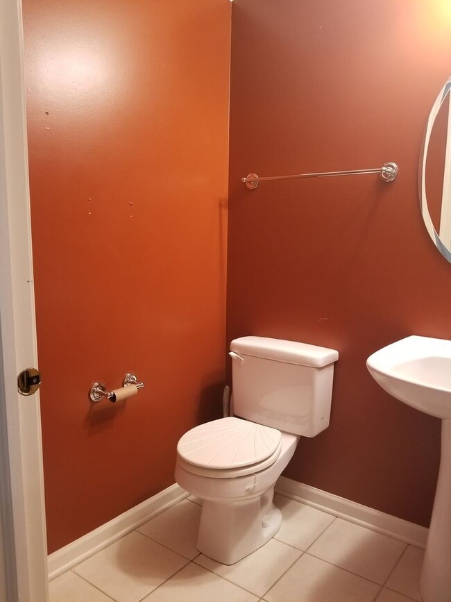 Building Photo - Aurora Two Bed Two Story Townhome