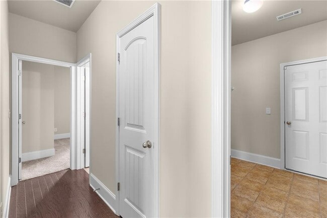 Building Photo - 2340 Cain Cir