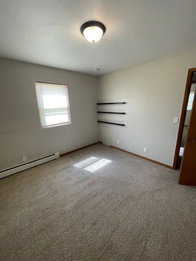 Building Photo - 1344 Meadow Ln