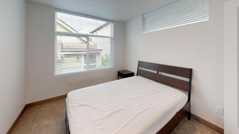 Building Photo - 3308 Claremont Ave S