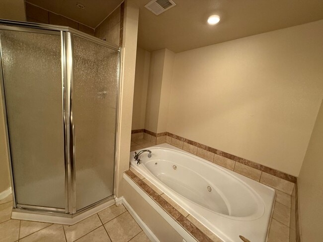 Building Photo - Amazing 3 bed, 3.5 bath Condo in Rigden Farm!