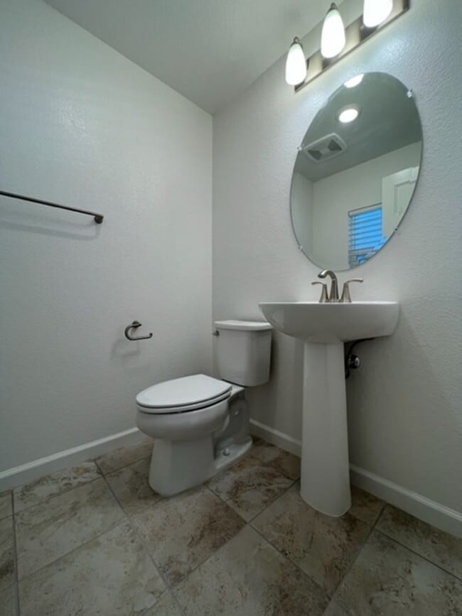 Building Photo - 616 Pipa Ln