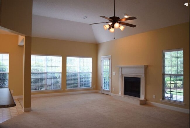 Building Photo - 203 Lancaster Ln