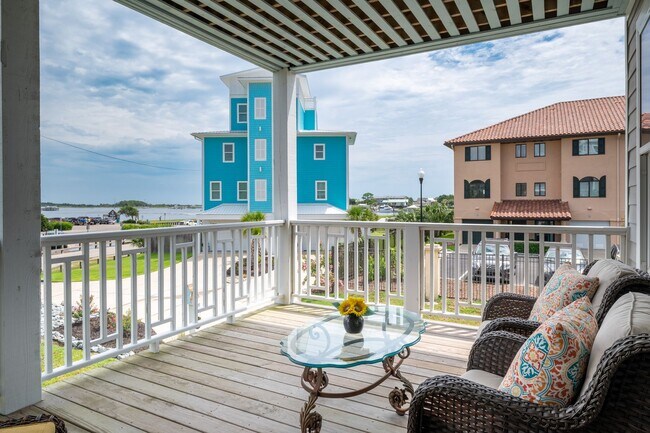 Building Photo - FURNISHED MONTHLY BEACH HOME  WITH UNOBSTR...