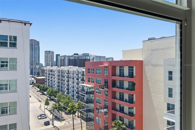 Building Photo - 1227 E Madison St