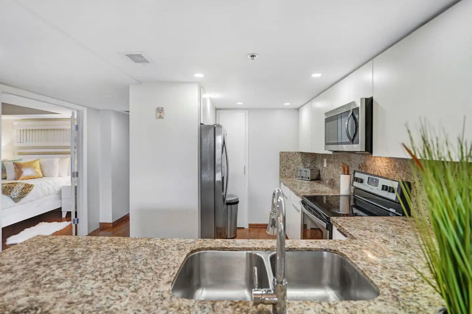 Building Photo - 1717 N Bayshore Dr