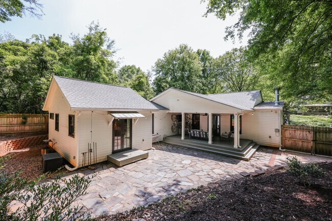 Building Photo - 234 Sunset Dr