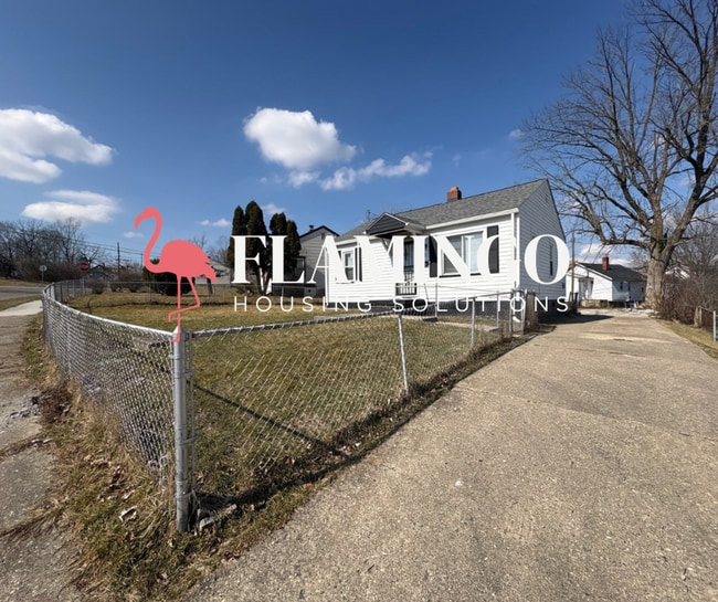 Building Photo - 4637 Sylvan Dr