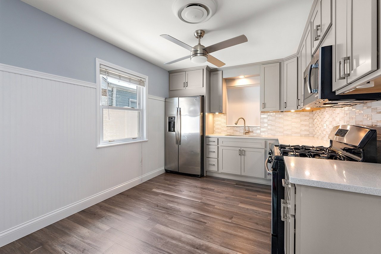 Building Photo - 9604 S Knox Ave