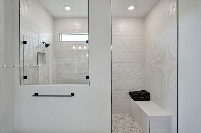 Building Photo - 4536 Silverwood Ln N