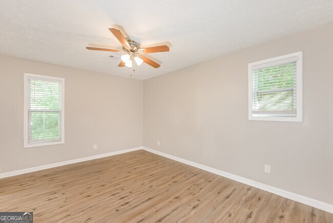 Building Photo - 353 Knollwood Ln
