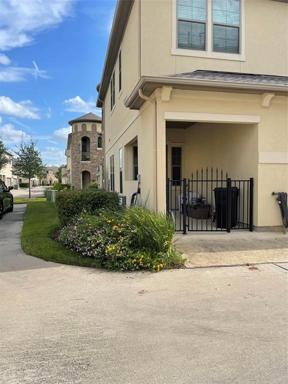 Building Photo - 14546 San Pietro Dr