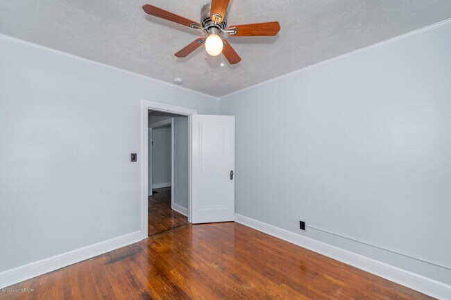 Building Photo - 2011 Woodbourne Ave