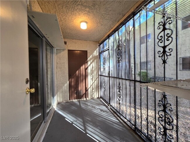 Building Photo - 3245 Arville St