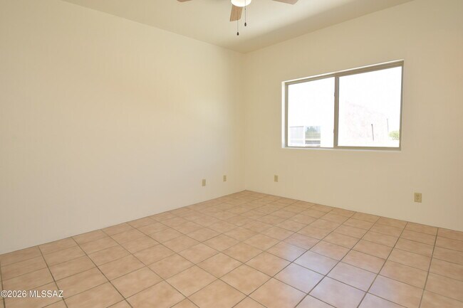 Building Photo - 2926 N Cardell Cir
