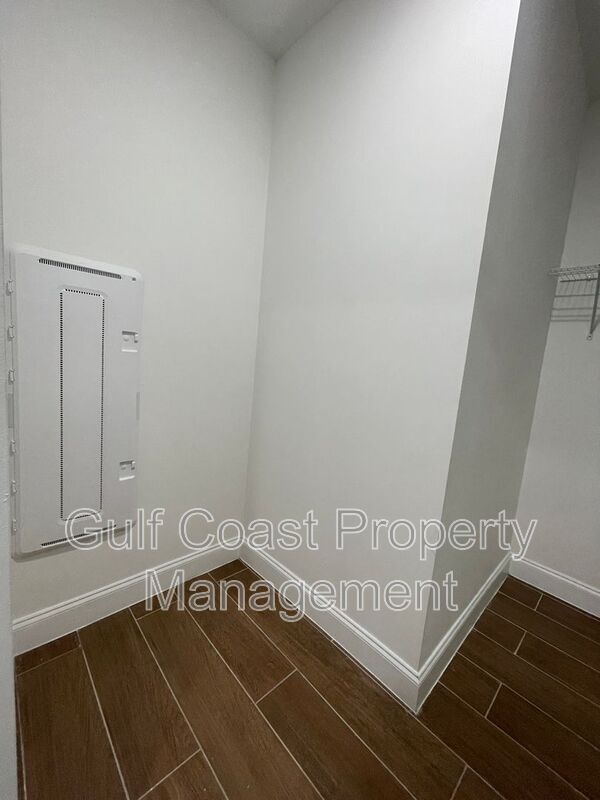 Building Photo - 681 Windermere Dr