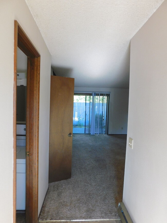 Building Photo - Beautiful Condo Style Home