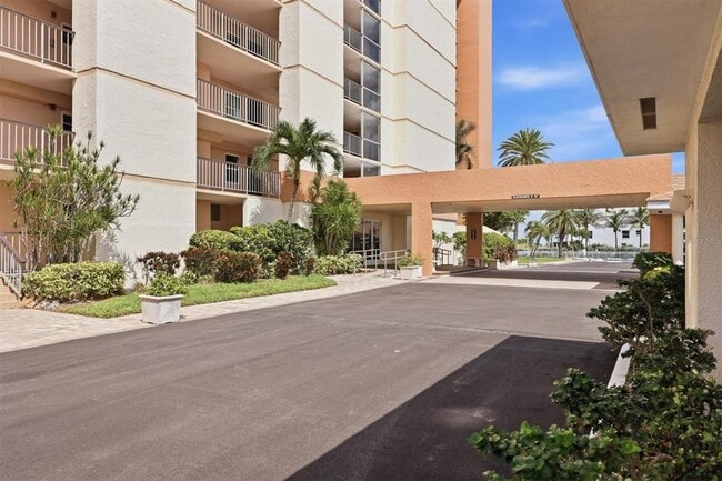 Building Photo - 4401 Gulf of Mexico Dr