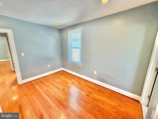 Building Photo - 4020 Grant St NE