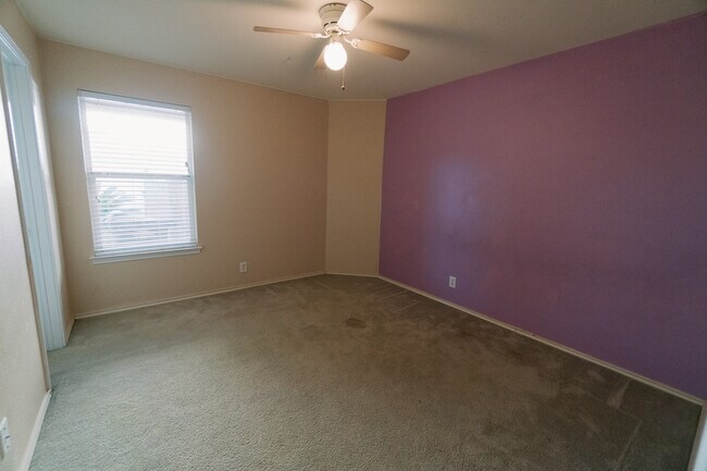 Building Photo - 10610 Tiger Way