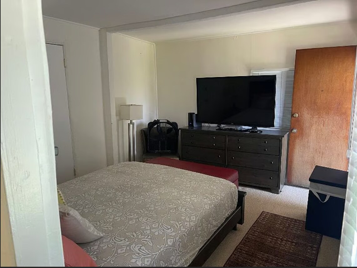 Building Photo - 1220 S Woods Ave