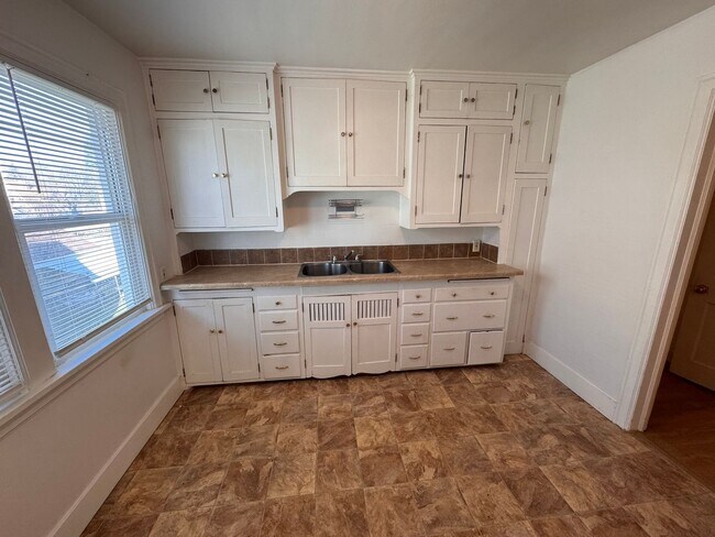 Building Photo - 2722 W Sinto Ave