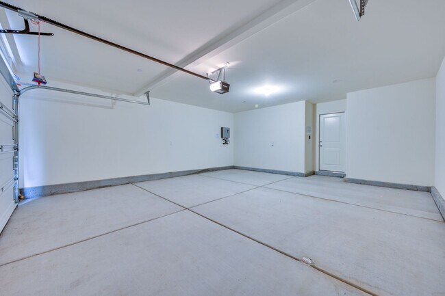 Building Photo - Brand New Townhouse!!! All Appliances incl...