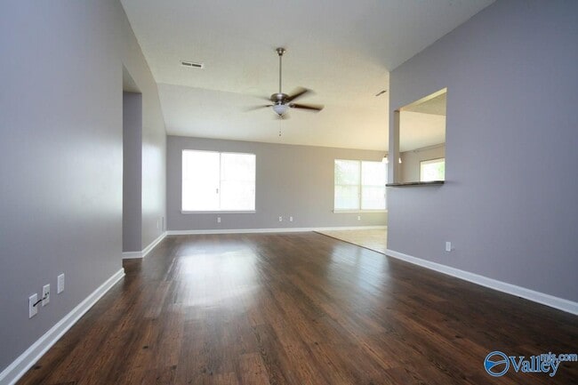 Building Photo - 105 Oakline Dr