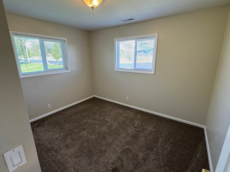 Building Photo - 5193 S 4700 W