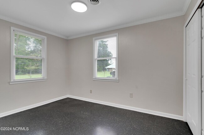 Building Photo - 531 Williams St