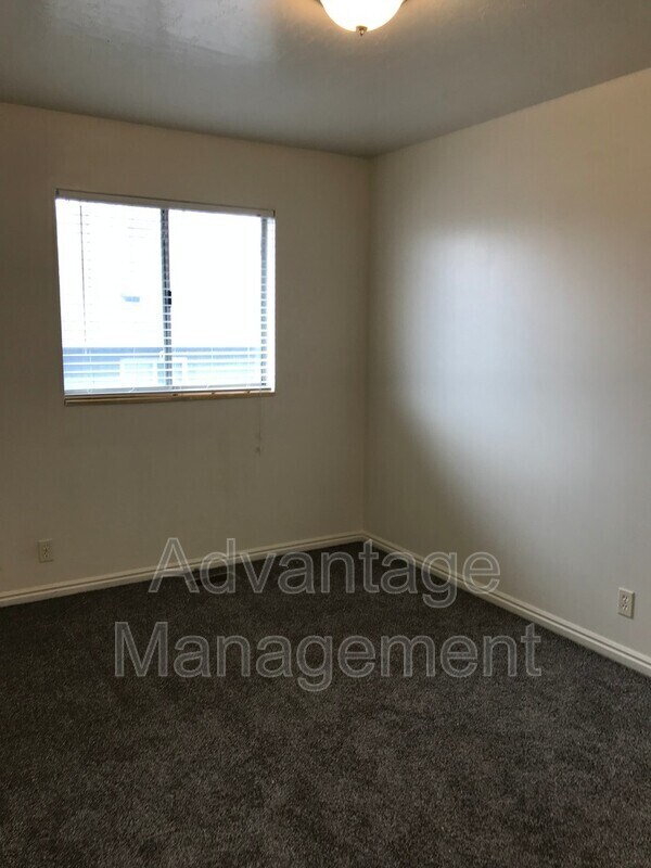 Building Photo - 952 S Freedom Blvd