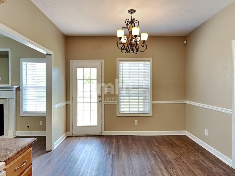 Building Photo - 711 Riata Ct