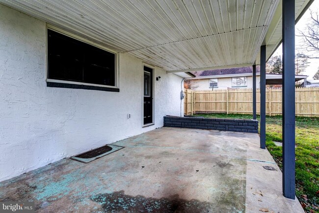 Building Photo - 308 Lenox Rd