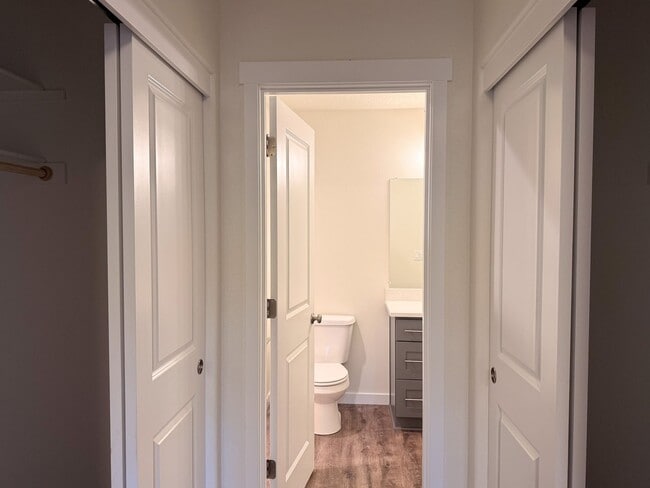 Building Photo - 505-507 NW Hillcrest Dr