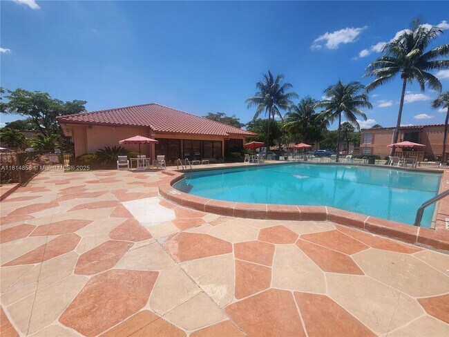 Building Photo - 7101 Miami Lakes Dr