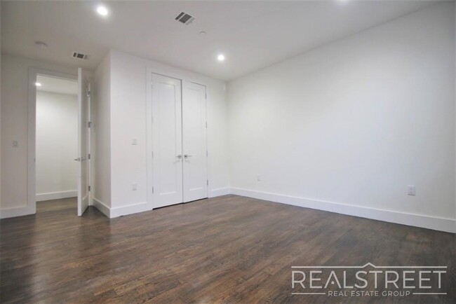 Building Photo - Stunning Giant New 2 BED with GARAGE & W/D...