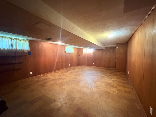 Building Photo - 6192 Northwood Dr