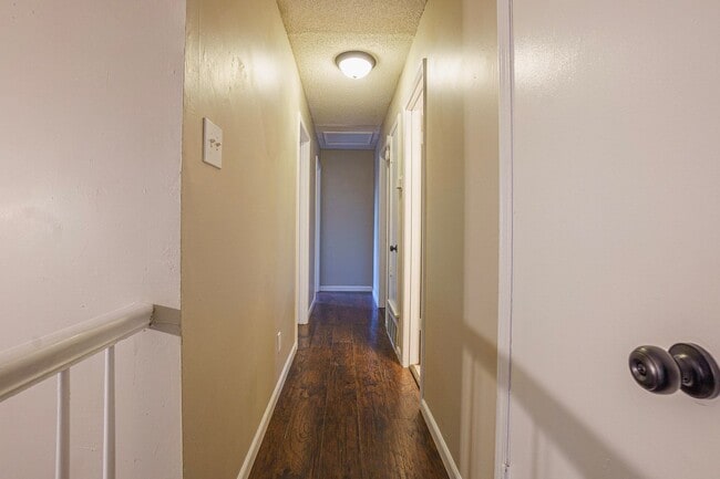 Building Photo - 4BR/1.5BA split-level in Grandview Heights