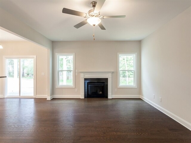 Building Photo - 102 White Ash Ln