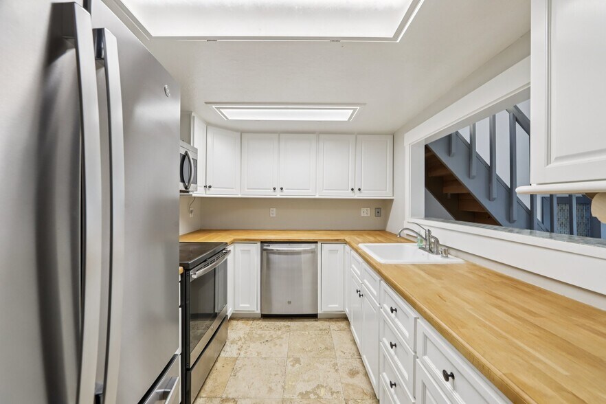 Building Photo - 5400 Mountain Blvd