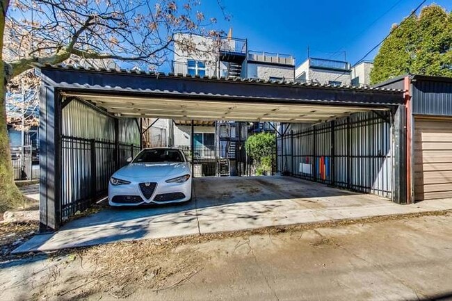 Building Photo - 1021 N Hermitage Ave