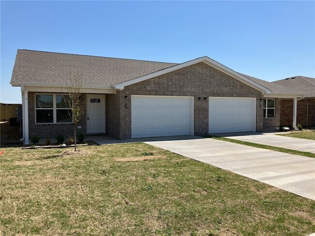 Primary Photo - 6810 NW Trevy St